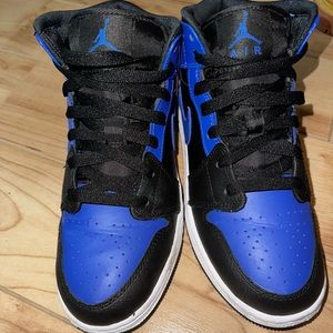 Nike Air Jordan 1s Retro Mid🖤💙 Boys Youth Size 5